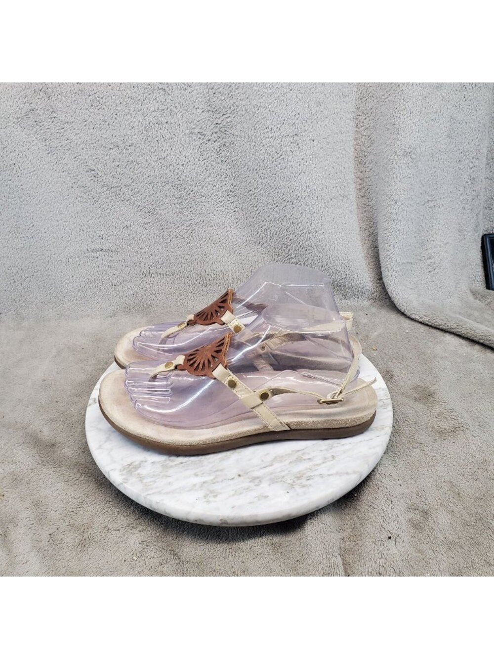 UGG Shoes Womens Size 6.5 Beige Leather Slip On Thong Sandals *Read*
